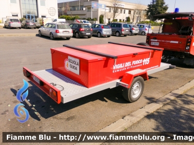 Carrello
Vigili del Fuoco
Comando Provinciale di Piacenza
Nucleo Speleo Alpino Fluviale
Uso Scuola Guida 
VF r 04592
Parole chiave: Carrello VFr04592