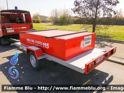 Carrello
Vigili del Fuoco
Comando Provinciale di Piacenza
Nucleo Speleo Alpino Fluviale
Uso Scuola Guida 
VF r 04592
Parole chiave: Carrello VFr04592