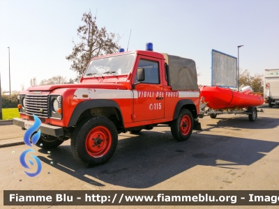 Land Rover Defender 90
Vigili del Fuoco
Comando Provinciale di Piacenza
Nucleo SAF - Fluviale
VF 23870
Parole chiave: Land-Rover Defender_90 VF23870