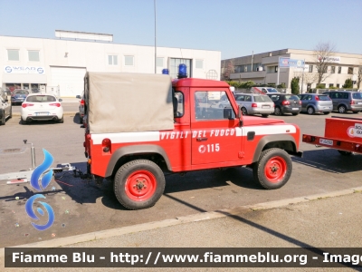 Land Rover Defender 90
Vigili del Fuoco
Comando Provinciale di Piacenza
Nucleo SAF - Fluviale
VF 23870
Parole chiave: Land-Rover Defender_90 VF23870