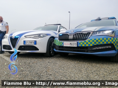 Skoda Superb Wagon III serie restyle
Polizia di Stato
Polizia Stradale
Decorazione Grafica Artlantis
POLIZIA M6370
Parole chiave: Skoda Superb_Wagon_IIIserie_restyle POLIZIAM6370