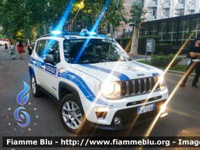 Jeep Renegade restyle
Polizia Municipale
Comune di Piacenza
Allestimento Bertazzoni
Polizia Locale YA 122 AR
Parole chiave: Jeep Renegade_restyle PoliziaLocaleYA122AR