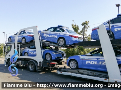 Alfa-Romeo Nuova Giulia
Polizia di Stato
Squadra Volante
Allestimento FCA
Decorazione Grafica Artlantis
In consegna su bisarca
Parole chiave: Alfa-Romeo Nuova_Giulia