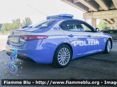 Alfa-Romeo Nuova Giulia 
Polizia di Stato
Squadra Volante
Allestimento FCA
Decorazione Grafica Artlantis
POLIZIA M7086
Parole chiave: Alfa-Romeo Nuova_Giulia POLIZIAM7086