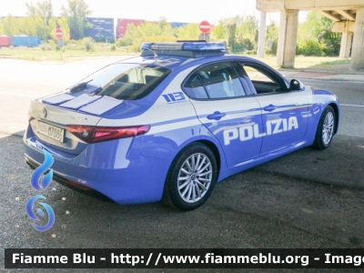 Alfa-Romeo Nuova Giulia 
Polizia di Stato
Squadra Volante
Allestimento FCA
Decorazione Grafica Artlantis
POLIZIA M7086
Parole chiave: Alfa-Romeo Nuova_Giulia POLIZIAM7086