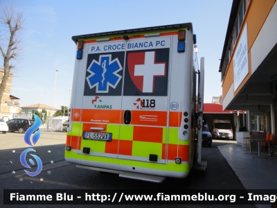 Renault Master V Serie
P. A. Croce Bianca - Piacenza
Prima Partenza
Autoambulanza con cellula sanitaria su telaio.
Allestito F.lli Mariani
Parole chiave: Renault Master_VSerie Ambulanza