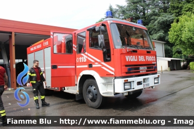 Iveco EuroFire 150E27 I serie
Vigili del Fuoco
Comando Provinciale di Como
AutoPompaSerbatoio allestimento Iveco-Magirus
VF 18568
Parole chiave: Iveco EuroFire_150E27_Iserie VF18568