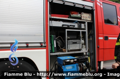 Iveco EuroFire 150E27 I serie
Vigili del Fuoco
Comando Provinciale di Como
AutoPompaSerbatoio allestimento Iveco-Magirus
Gruppo elettrIveco EuroFire_150E27_Iserie VF18568ogeno
VF 18568
Parole chiave: Iveco EuroFire_150E27_Iserie VF18568