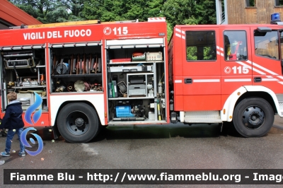 Iveco EuroFire 150E27 I serie
Vigili del Fuoco
Comando Provinciale di Como
AutoPompaSerbatoio allestimento Iveco-Magirus
VF 18568
