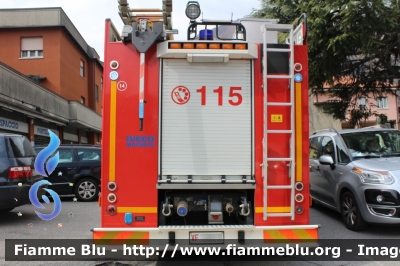 Iveco EuroCargo SuperCity 160E30 III serie
Vigili del Fuoco
Comando Provinciale di Como
Distaccamento Volontario di Erba
AutoPompaSerbatoio allestimento Iveco-Magirus
VF 26613
Parole chiave: Iveco EuroCargo_SuperCity_160E30_IIIserie VF26613