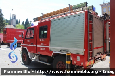 Iveco VM90
Vigili del Fuoco
Comando Provinciale Como
Allestimento Magirus
VF 17938
Parole chiave: Iveco VM90 VF17938