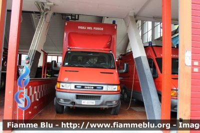 Iveco Daily III serie
Vigili del Fuoco
Comando Provinciale di Como
Nucleo NBCR
Allestimento Sperotto e Baggio & De Sordi
VF 22796
Parole chiave: Iveco Daily_IIIserie VF22796