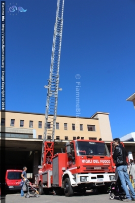 Iveco EuroFire 150E27 I serie
Vigili del Fuoco
Comando Provinciale Milano
AutoScala da 30 metri allestita Iveco-Magirus e Ricondizionata Fortini
VF 28381
Parole chiave: Iveco EuroFire_150E27_Iserie VF28381