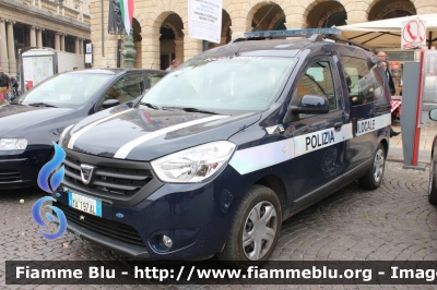 Dacia Dokker
Polizia Locale Verona
Polizia Locale YA197AL
Parole chiave: Dacia Dokker PoliziaLocaleYA197AL Festa_Forze_Armate_2017