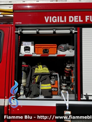 Iveco Daily MUV 4x4 VI serie
Vigili del Fuoco
Comando Provinciale di Parma
Distaccamento Volontario di Borgo Val di Taro
Polisoccorso allestimento Fortini
Fornitura Regione Emilia-Romagna
VF 32215
Parole chiave: Iveco Daily_MUV_4x4_VIserie VF32215