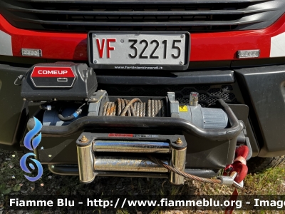 Iveco Daily MUV 4x4 VI serie
Vigili del Fuoco
Comando Provinciale di Parma
Distaccamento Volontario di Borgo Val di Taro
Polisoccorso allestimento Fortini
Fornitura Regione Emilia-Romagna
VF 32215
Parole chiave: Iveco Daily_MUV_4x4_VIserie VF32215