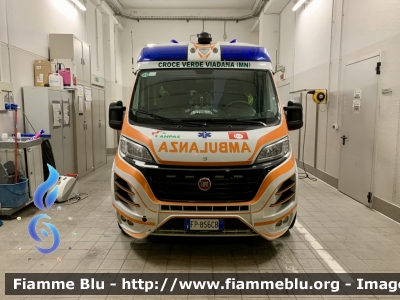 Fiat Ducato X290
Croce Verde Zona Oglio Po'- Viadana 
Ambulanza in convenzione con AREU per l'emergenza/urgenza per la postazione di Viadana
Codice automezzo: 121
Allestita Ambitalia
Particolare del paraurti ''RACING''
