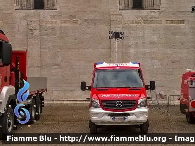 Mercedes-Benz Sprinter 4x4 III serie restyle
Vigili del Fuoco
Distretto di Trento
Corpo Volontario di Villazzano (TN)
Allestimento Fulmix
VF 8J1 TN
Parole chiave: Mercedes-Benz Sprinter_4x4_IIIserie_restyle VF8J1TN