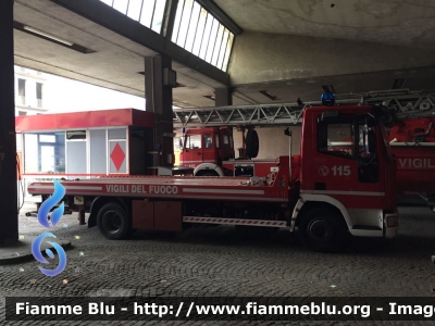 Iveco EuroCargo 100E21 I serie
Vigili del Fuoco
Comando Provinciale di Milano
Officina di via Messina
Allestimento Isoli
VF 27683
Parole chiave: Iveco EuroCargo_100E21_Iserie VF27683