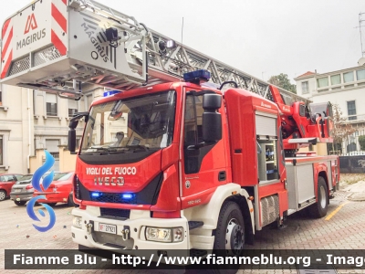 Iveco EuroCargo 180E32 IV serie
Vigili del Fuoco
Comando Provinciale di Milano
Distaccamento Cittadino Sardegna
AutoScala M39L da 39 metri allestimento Magirus
VF 27921
Parole chiave: Iveco EuroCargo_180E32_IVserie VF27921