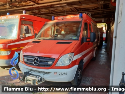 Mercedes-Benz Sprinter III serie
Vigili del Fuoco
Comando Provinciale di Napoli
Polisoccorso allestimento Piemme Matacena
VF 25280
Parole chiave: Mercedes-Benz Sprinter_IIIserie VF25280