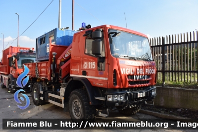 Iveco EuroCargo 150E28 4x4 III serie
Vigili del Fuoco
Comando Provinciale di Napoli
Colonna Mobile Regionale
Autocarro con gru PM allestimento Iveco-Magirus
VF 26658
Parole chiave: Iveco EuroCargo_150E28_4x4_IIIserie VF26658