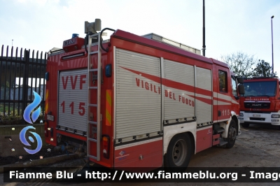 Volvo FL 290 IV Serie
 Vigili del Fuoco
Comando Provinciale di Napoli
AutoPompaSerbatoio allestimento BAI
VF 27349
Parole chiave: Volvo FL_290_IVSerie VF27439 VF27432