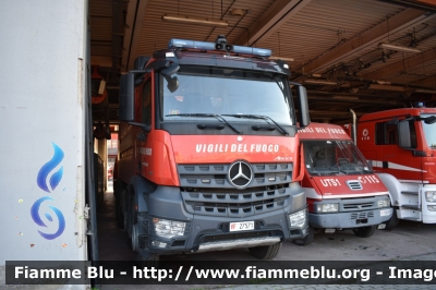 Mercedes-Benz Arocs 4151
Vigili del Fuoco
Comando Provinciale di Napoli
AutoBottePompa allestimento Piemme Matacena
VF 27571
Parole chiave: Mercedes-Benz Arocs_4151 VF27571