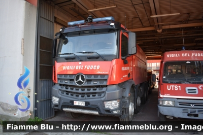 Mercedes-Benz Arocs 4151
Vigili del Fuoco
Comando Provinciale di Napoli
AutoBottePompa allestimento Piemme Matacena
VF 27571
Parole chiave: Mercedes-Benz Arocs_4151 VF27571