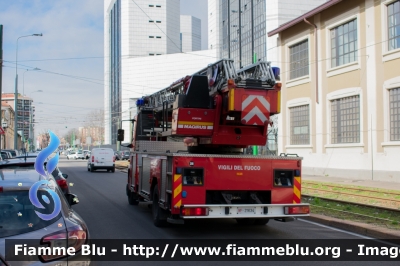 Iveco EuroFire 150E27 I serie
Vigili del Fuoco
Comando Provinciale di Milano
Autoscala da 37 metri allestimento Iveco-Magirus ricondizionata Fortini
VF 21634
Parole chiave: Iveco Eurofire_150E28_I_serie VF21634