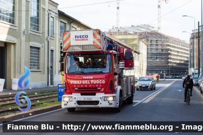 Iveco EuroFire 150E28 II serie
Vigili del Fuoco
Comando Provinciale di Milano
AutoScala da 30 metri allestimento Iveco-Magirus
VF 22935
Parole chiave: Iveco EuroFire_150E28_II_serie VF22935