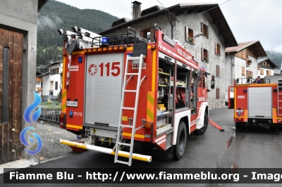 Iveco EuroFire 140E28 4x4 I serie

Vigili del Fuoco
Comando Provinciale di Sondrio
Distaccamento Permanente di Valdidentro
AutoPompaSerbatoio allestimento Iveco-Magirus
VF 22761
Parole chiave: Iveco EuroFire_140E28_4x4_Iserie VF22761