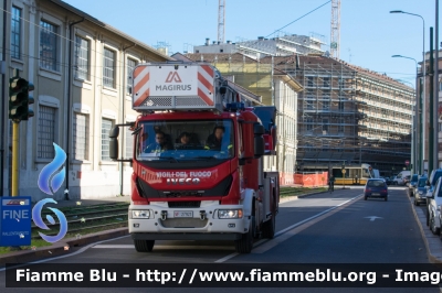 Iveco EuroCargo 180E32 IV Serie
Vigili del Fuoco
Comando Provinciale di Milano
AutoScala M39L da 39 metri allestimento Magirus
VF 27921
Parole chiave: Iveco EuroCargo_180E32_IVserie VF27921