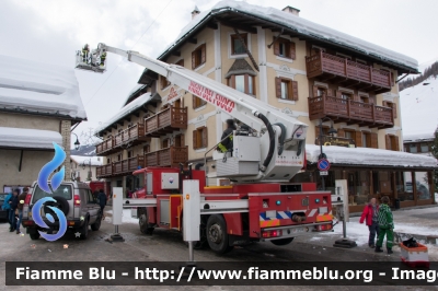 Mercedes-Benz Econic I Serie
Vigili del Fuoco
Comando Provinciale di Sondrio
Distaccamento Volontario di Livigno
Piattaforma Aerea precedentemente in servizio nella caserma di Amstelveen (Amsterdam-Amstelland, Olanda)
VF 27518
Parole chiave: Mercedes-Benz Econic_Iserie VF27158