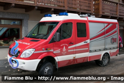 Mercedes-Benz Sprinter III Serie
Vigili del Fuoco
Comando Provinciale di Sondrio
Distaccamento Volontario di Livigno 
PoliSoccorso allestito Rosenbauer
VF 26736
Parole chiave: Mercedes-Benz Sprinter_III_Serie VF26736