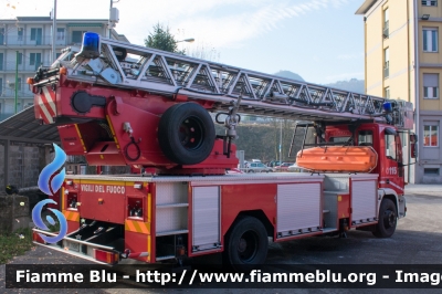 Iveco EuroFire 150E27 I Serie
Vigili del Fuoco 
Comando Provinciale di Como
Autoscala da 37 Metri allestita Iveco-Magirus
Ricondizionata Fortini
VF 19385
Parole chiave: Iveco EuroFire_150E27_I_Serie VF19385