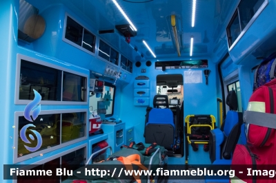 Fiat Ducato X290
Lombardia Soccorso Gorla Maggiore
Ambulanza 15
Allestita Orion
Parole chiave: Fiat Ducato_X290 Ambulanza