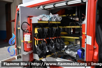 Mercedes-Benz Sprinter III Serie
Vigili del Fuoco
Comando Provinciale di Sondrio
Distaccamento Volontario di Livigno 
PoliSoccorso allestimento Rosenbauer
VF 26736
Parole chiave: Mercedes-Benz Sprinter_III_Serie VF26736