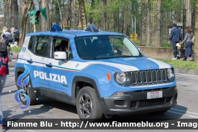 Jeep Renegade
Polizia di Stato
Reparto Prevenzione Crimine
Decorazione grafica Artlantis
POLIZIA M2240
Parole chiave: Jeep_Renegade Polizia_di_Stato POLIZIA_M2240