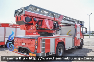 Iveco EuroCargo 180E32 IV Serie
Vigili del Fuoco
Comando Provinciale di Milano
AutoScala M39L da 39 metri Disco 314 allestimento Magirus
VF 27921
Parole chiave: Iveco EuroCargo_180E32_IVserie VF27921