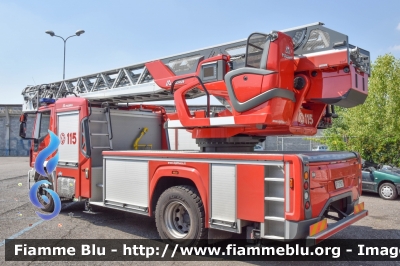 Iveco EuroCargo 180E32 IV Serie
Vigili del Fuoco
Comando Provinciale di Milano
AutoScala M39L da 39 metri Disco 314 allestimento Magirus
VF 27921
Parole chiave: Iveco EuroCargo_180E32_IVserie VF27921