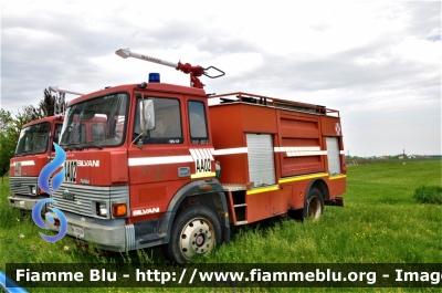 Iveco 115-17
Servizio Antincendio Aeroporto di Casale Monferrato
Ex Stabilimento Alenia Finmeccanica di Torino
AutoIdroSchiuma da 3000 litri 
di acqua e 500 litri di schiumogeno
Allestimento Silvani
Parole chiave: Iveco 115-17