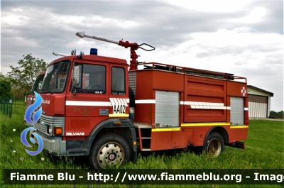 Iveco 115-17
Servizio Antincendio Aeroporto di Casale Monferrato
Ex Stabilimento Alenia Finmeccanica di Torino
AutoIdroSchiuma da 3000 litri 
di acqua e 500 litri di schiumogeno
Allestimento Silvani
Parole chiave: Iveco 115-17