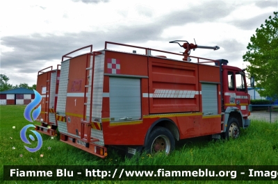 Iveco 115-17
Servizio Antincendio Aeroporto di Casale Monferrato
Ex Stabilimento Alenia Finmeccanica di Torino
AutoIdroSchiuma da 3000 litri 
di acqua e 500 litri di schiumogeno
Allestimento Silvani
Parole chiave: Iveco 115-17