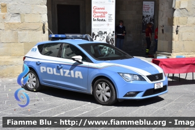 Seat Leon III serie
Polizia di Stato
Squadra Volante
Allestimento NCT Nuova Carrozzeria Torinese
Decorazione grafica Artlantis
POLIZIA M0784
Parole chiave: Seat Leon_III_serie Polizia Volante POLIZIAM0784