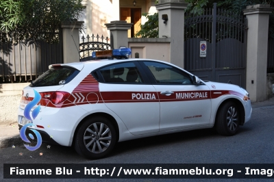 Alfa Romeo Nuova Giulietta restyle
67 - Polizia Municipale Firenze
Allestita Focaccia
POLIZIA LOCALE YA 693 AB
Parole chiave: Alfa-Romeo Nuova_Giulietta_restyle PoliziaLocaleYA693AB