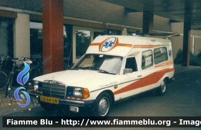 Mercedes-Benz ?
Nederland - Paesi Bassi
St.Maartens Gasthuis Venlo
Parole chiave: Ambulanza Ambulance