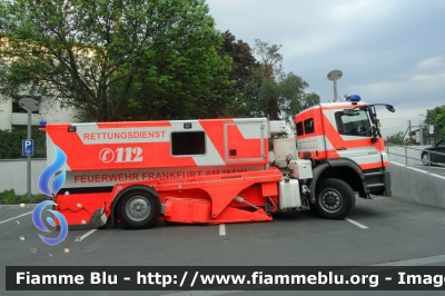 Mercedes-Benz Axor 1823 II serie
Bundesrepublik Deutschland - Germany - Germania
Feuerwehr Frankfurt Am Main 
Ambulanza Bariatrica e di terapia intensiva, ora utilizzata per trasporto di pazienti infettivi che richiedono assoluto isolamento
Parole chiave: Mercedes-Benz Axor_1823_IIserie