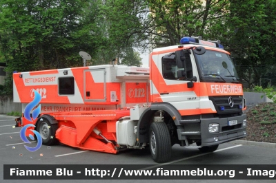 Mercedes-Benz Axor 1823 II serie
Bundesrepublik Deutschland - Germany - Germania
Feuerwehr Frankfurt Am Main 
Ambulanza Bariatrica e di terapia intensiva, ora utilizzata per trasporto di pazienti infettivi che richiedono assoluto isolamento
Parole chiave: Mercedes-Benz Axor_1823_IIserie