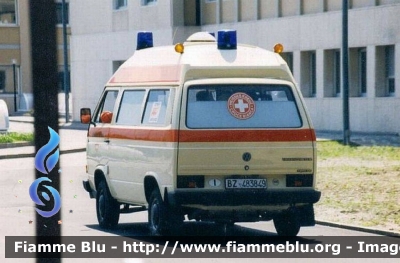 Volkswagen Transporter T3
Croce Bianca Bolzano - Weisses Kreuz Bozen
Prato allo Stelvio - Prad am Stilfserjoch BZ
Parole chiave: Ambulanza Ambulance Volkswagen Transporter T3